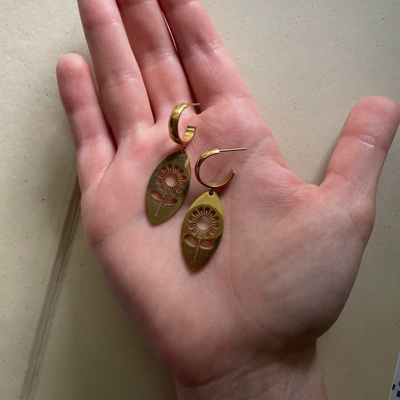 Gold Oval Flower Hoops - Picture 5 of 5